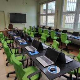 Nowe laptopy w pracowniach komputerowych 2 HDLP3828 uai