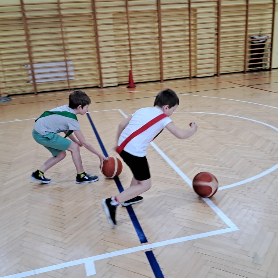 Zawody sportowe w ramach konkursu „Bądź aktywny z Kuratorem” 3 BOYP6975 uai