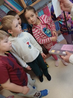 IIKS3349 10 IIKS3349 uai