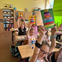 Święto pełne miłości - Dzień Mamy w klasie 2a 2 OKMJ1431 uai