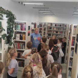 Klasa 1c z wizytą w bibliotece! 4 HAKK9734 uai